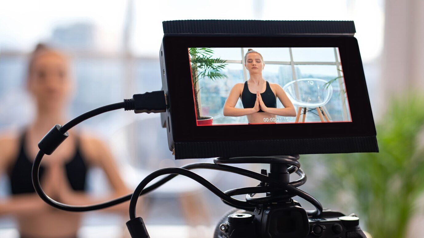 professional-cameraman-with-camera-external-display-recording-young-blonde-woman_1268-17241